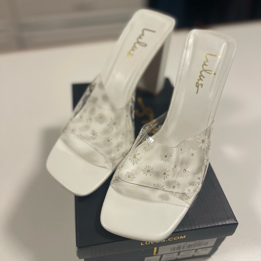 NWT Lulus White Floral Print Heel Sandals - Size 9 - Picture 3 of 4